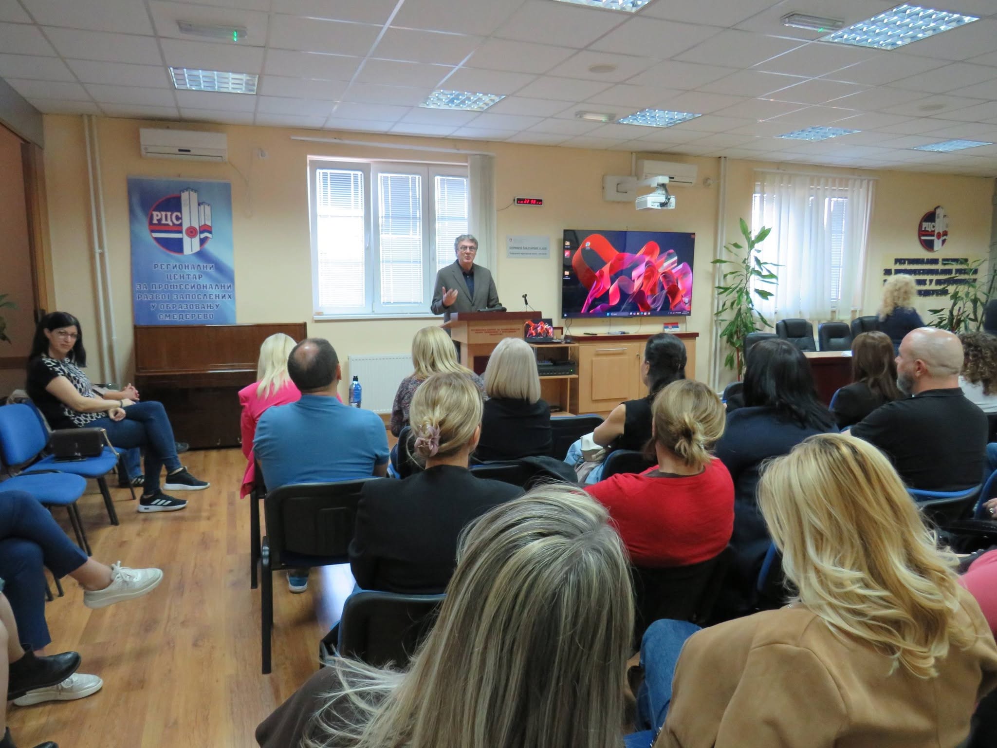 Традиција и иновације у настави српског језика и књижевности • Друштво за српски језик и књижевност за Подунавски округ